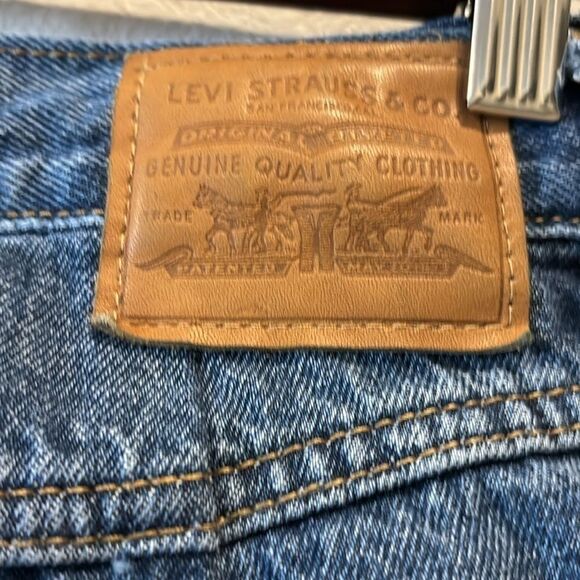 Levi’s 80’s Mom Jean W30 L30 Distressed High Rise Cotton Jeans - Picture 7 of 15